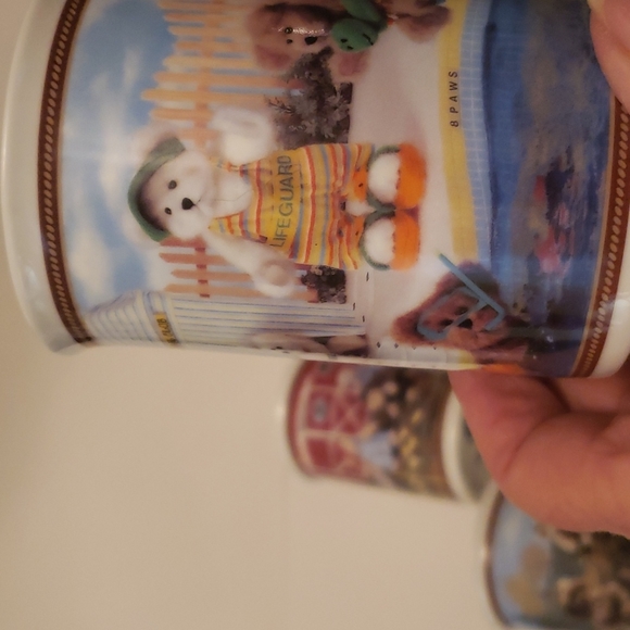 Five Boyd's Bear Mugs includes (5) - Picture 3 of 12